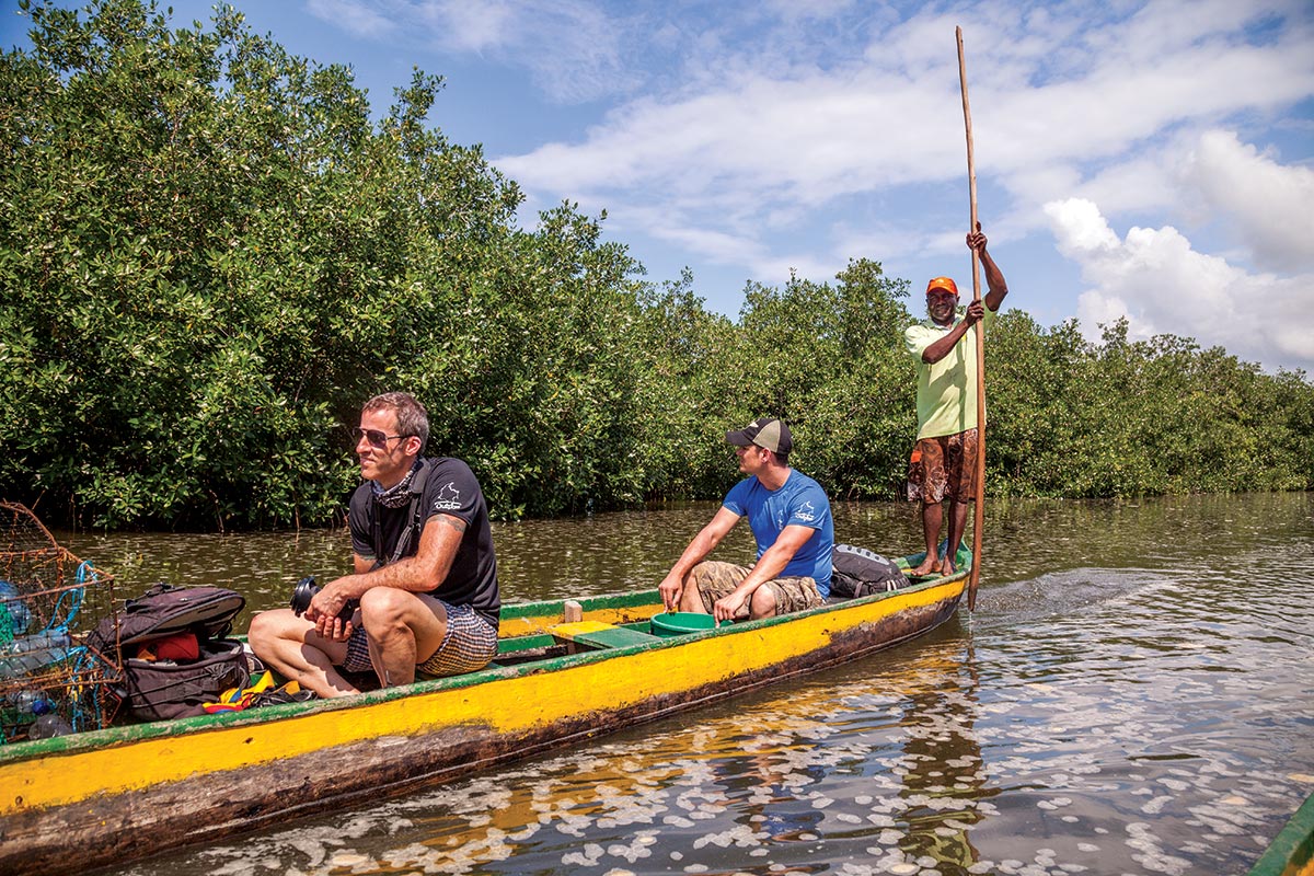 Traditional fishing with local fishermen in La Boquilla